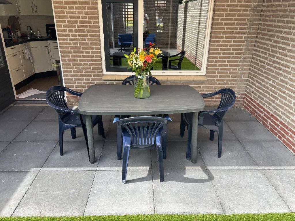 Tuintafel + stoelen, Tuin en Terras, Tuinsets en Loungesets, Ophalen, 4 zitplaatsen, Kunststof, Gebruikt