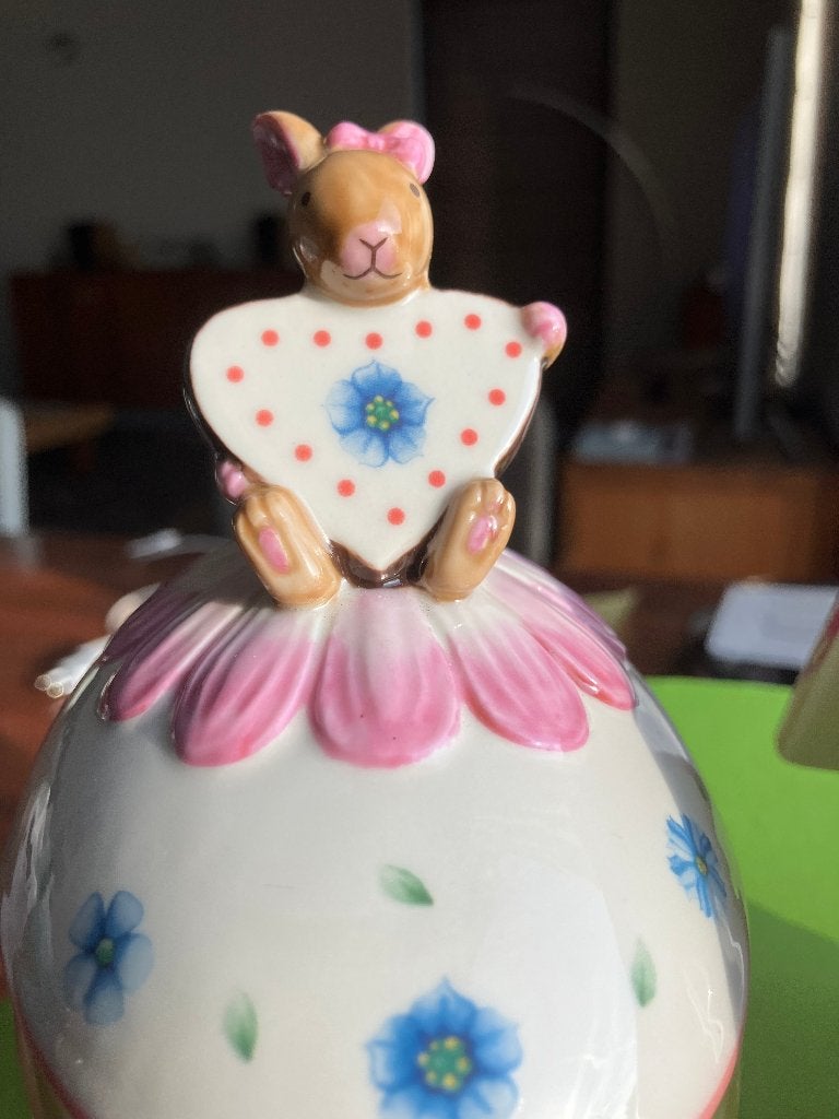 Villeroy & Boch Haasje op groot ei met hartje in luxe doos., Diversen, Ophalen, Nieuw