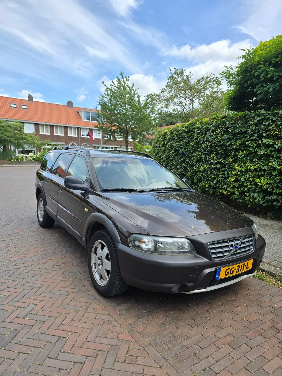 Volvo V70 2.4 T XC 4WD AUT 2001 Bruin, Auto's, Volvo, Automaat, Sound system, Bruin, 1657 kg