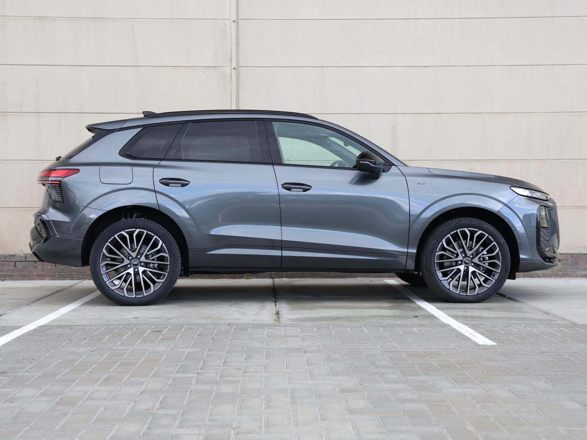 Audi Q3 S edition e-hybrid 272 PK SUV | Tech plus pakket | O, Auto's, 1800 kg, 1498 cc, 4 cilinders, 150 min