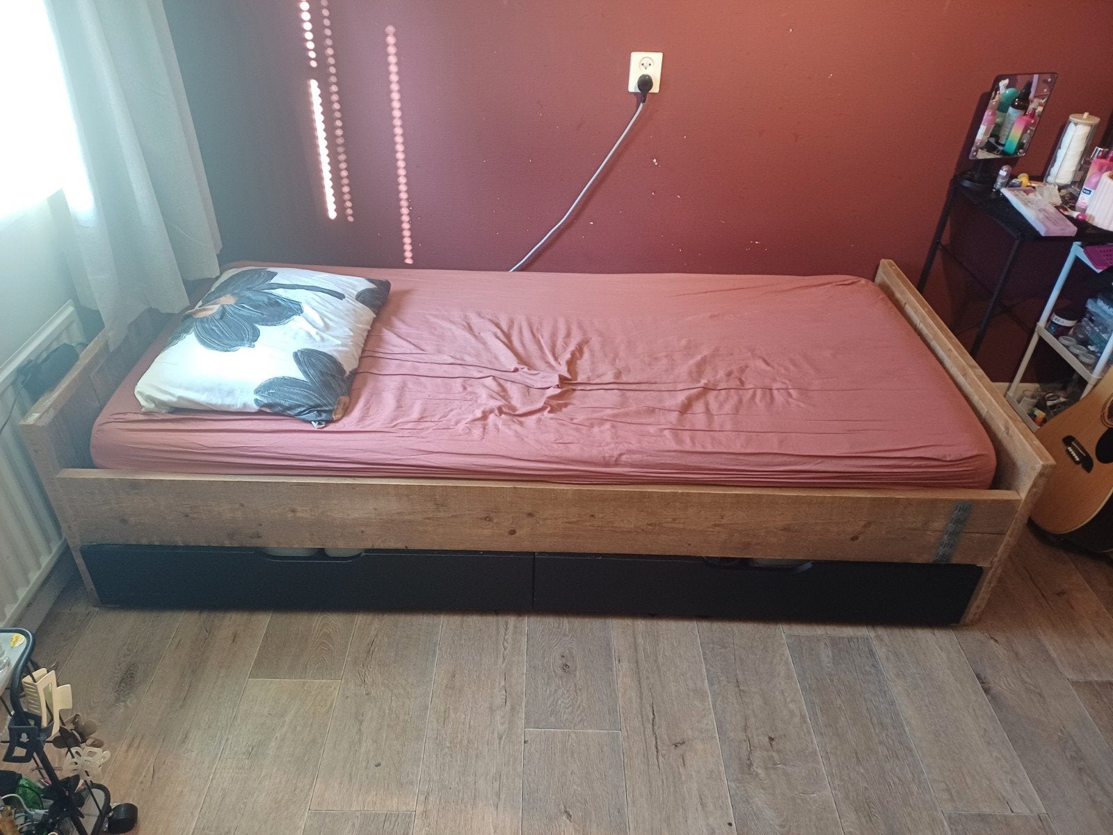 Eenpersoonsbed van steigerhout met opberglades, Ophalen, Gebruikt, 90 cm, Eenpersoons