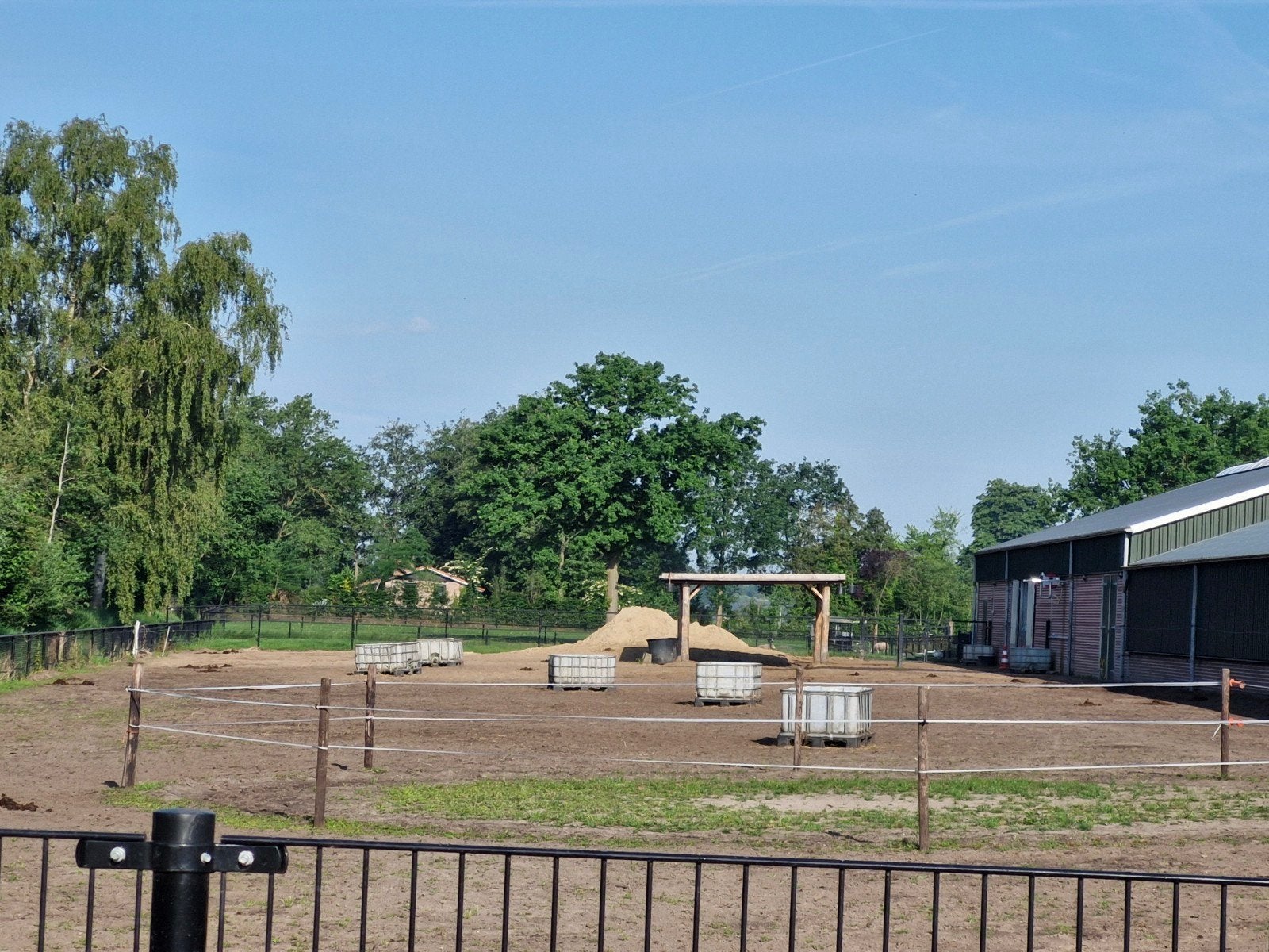 Gezellige rustige pensionstal heeft nog een plekjes, Weidegang, 2 of 3 paarden of pony's