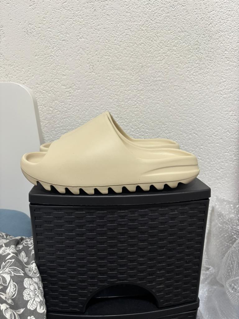 Yeezy Slides, Kleding | Heren, Schoenen, Slippers, Overige kleuren, Nieuw, Ophalen of Verzenden