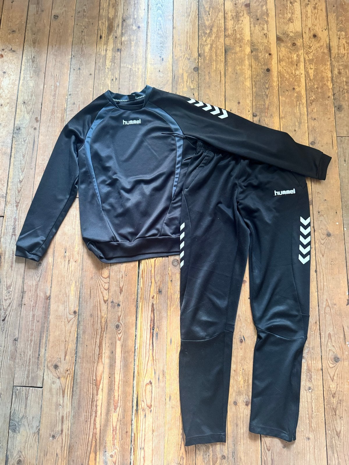 Hummel trainingspak maat 164 - Zwart, Ophalen of Verzenden, Zo goed als nieuw, Jongen of Meisje, Setje