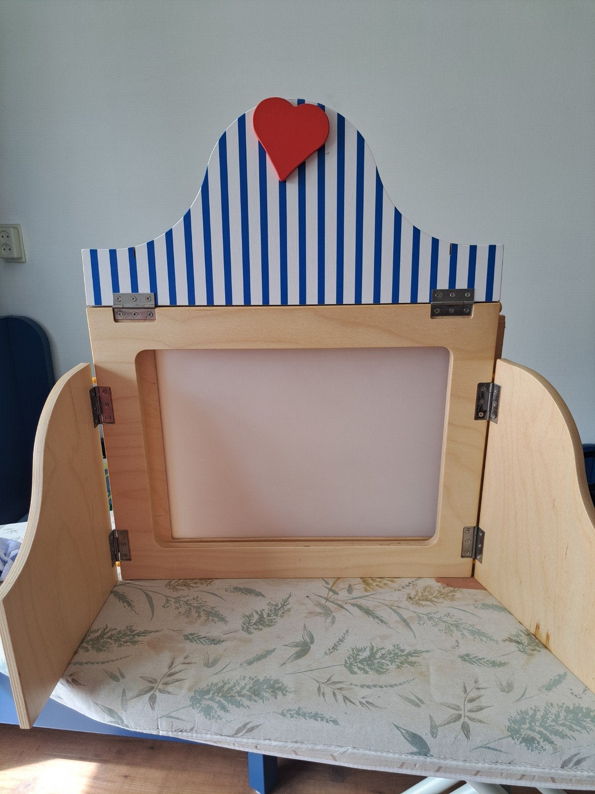 Houten vertelkast met hartje: kamishibai, Ophalen of Verzenden, Zo goed als nieuw, Taal en Lezen