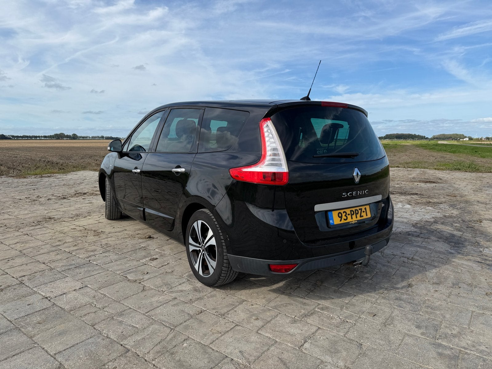 Foto 5 van Renault Grand Scenic 1.4 TCE 96KW 7P 2011 Zwart