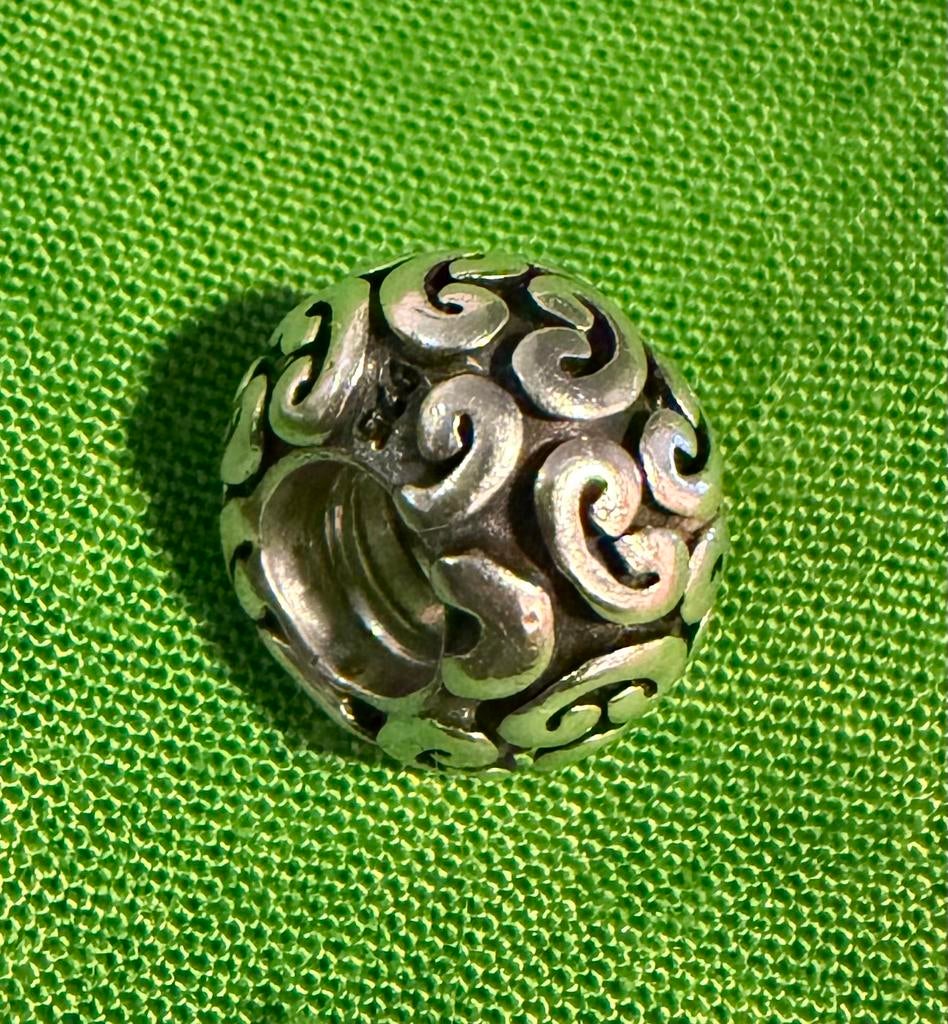 Pandora origineel zilveren bedel met krulmotief, Overige merken, Ophalen of Verzenden, Zo goed als nieuw, 1 bedel