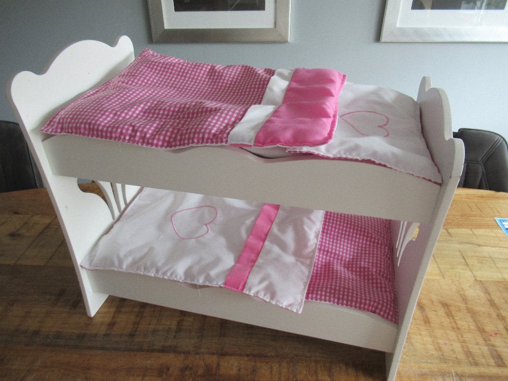 Kidkraft poppenbedje stapelbed met kussen deken enz., Kinderen en Baby's, Speelgoed | Houten speelgoed, Ophalen of Verzenden, Zo goed als nieuw
