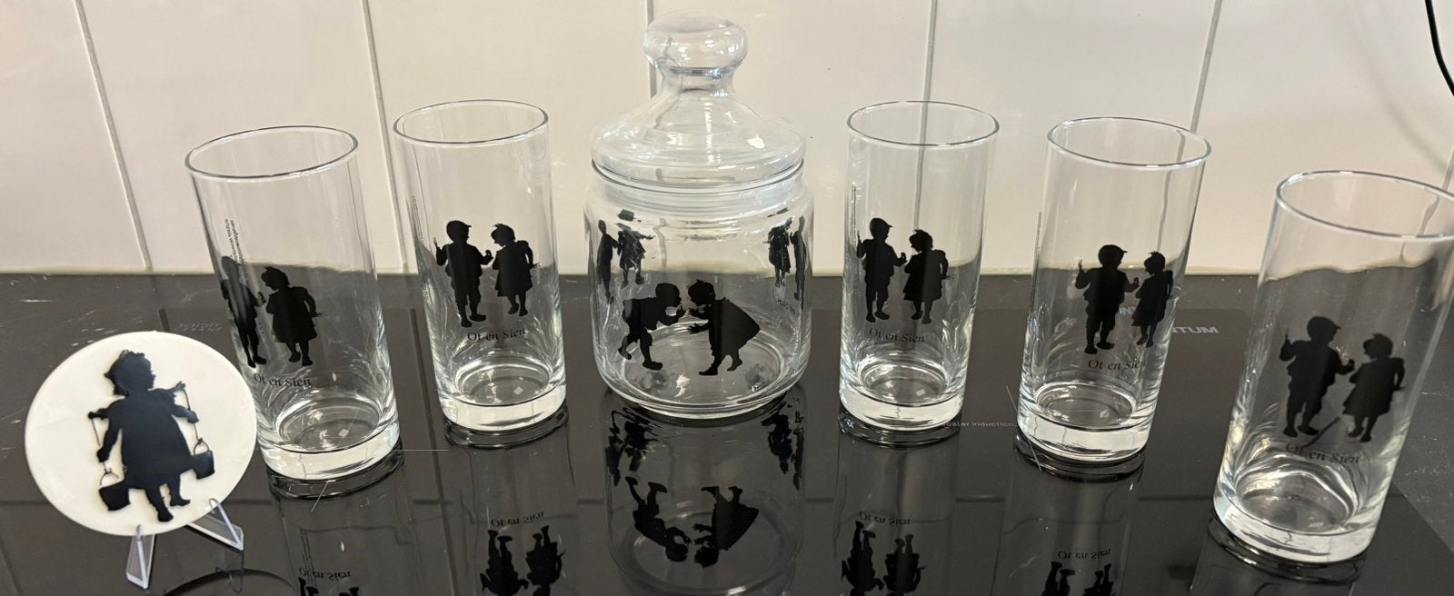 Vintage Ot en Sien glazen set met silhouetten, Huis en Inrichting, Glas of Glazen, Ophalen of Verzenden, Overige stijlen, Glas