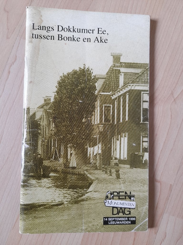 LANGS DOKKUMER EE TUSSEN BONKE EN AKE MONUMENTEN IN EN ROND, Ophalen of Verzenden, Gelezen