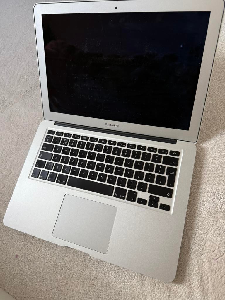 MacBook Air 2011 i7 4gb logic board defect, 13 inch, Minder dan 2 Ghz, Ophalen of Verzenden, Niet werkend