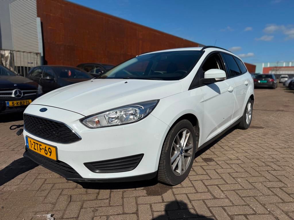 Ford Focus Wagon 1.5 TDCI Trend Edition, Gebruikt, Euro 6, Wit, Origineel Nederlands