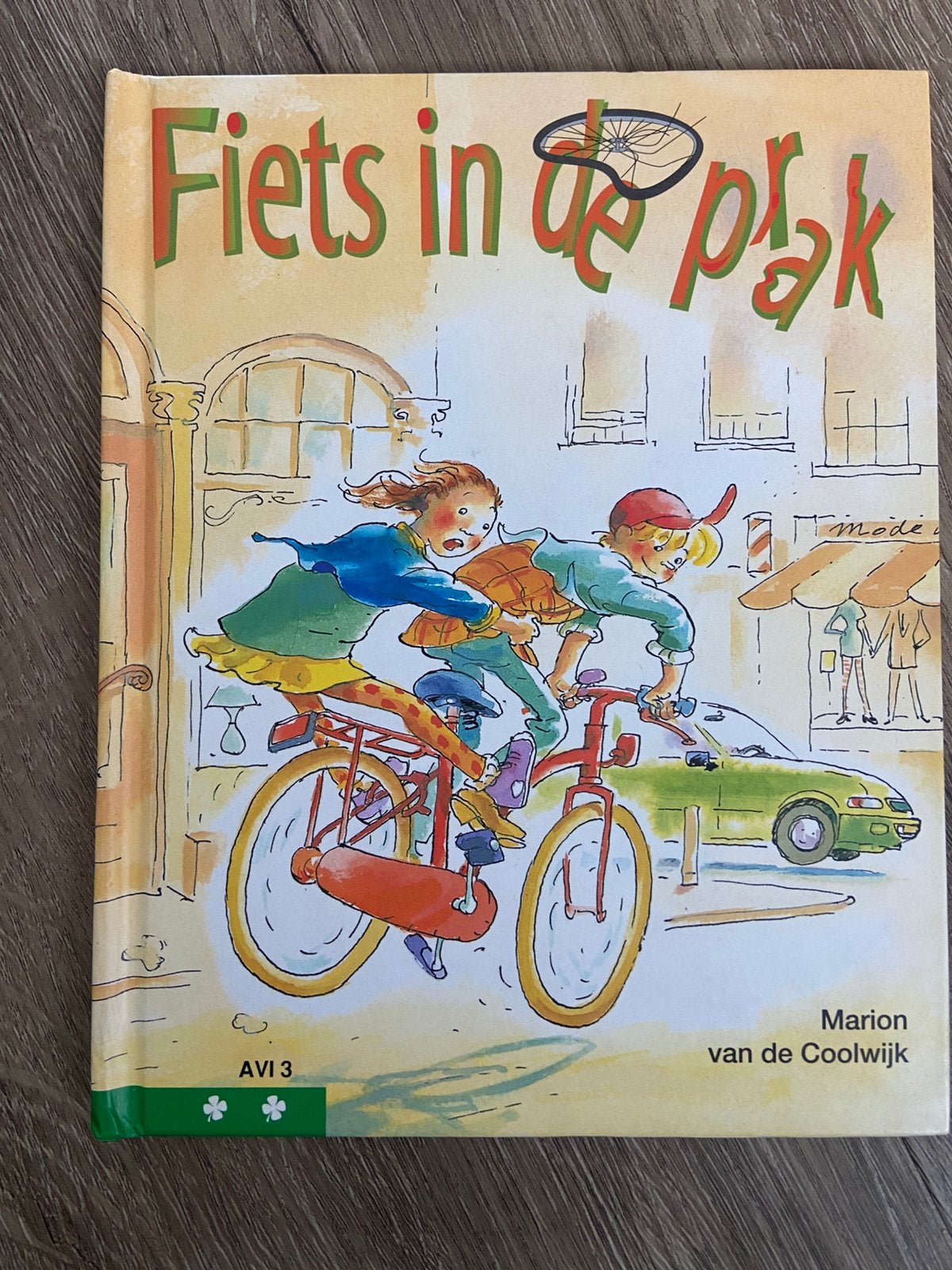 Marion van de Coolwijk-fiets in de prak, Ophalen of Verzenden, Gelezen, Fictie algemeen