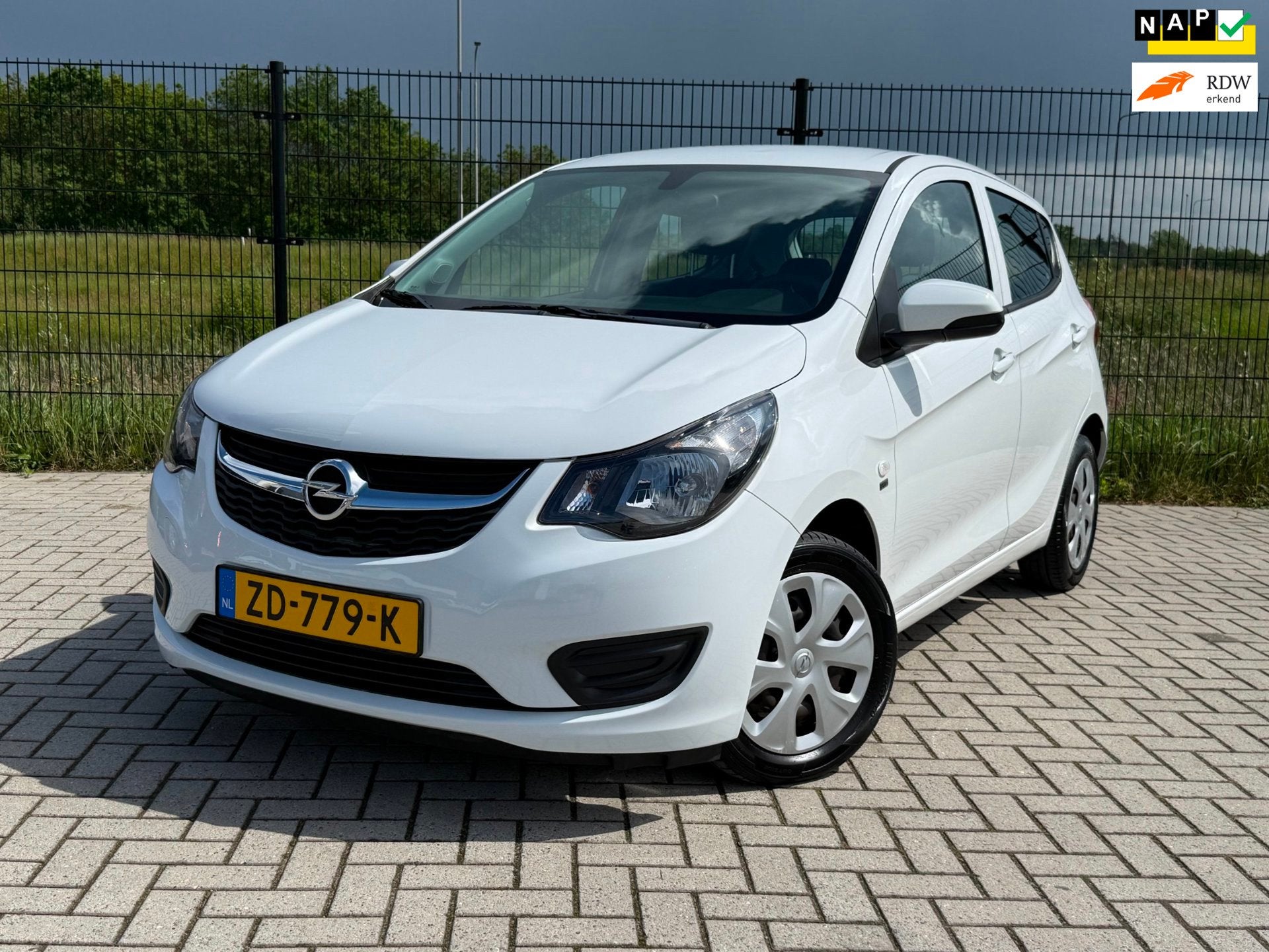 Opel KARL 1.0 ecoFLEX 120 Jaar Edition| Bluetooth | Cruise C, 839 kg, Stof, Gebruikt, Wit