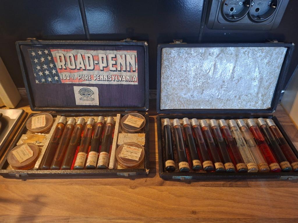 Vintage Road-Penn Olie Sample Kit - 100% Pure Pennsylvania, Antiek en Kunst, Antiek | Gereedschap en Instrumenten, Ophalen of Verzenden