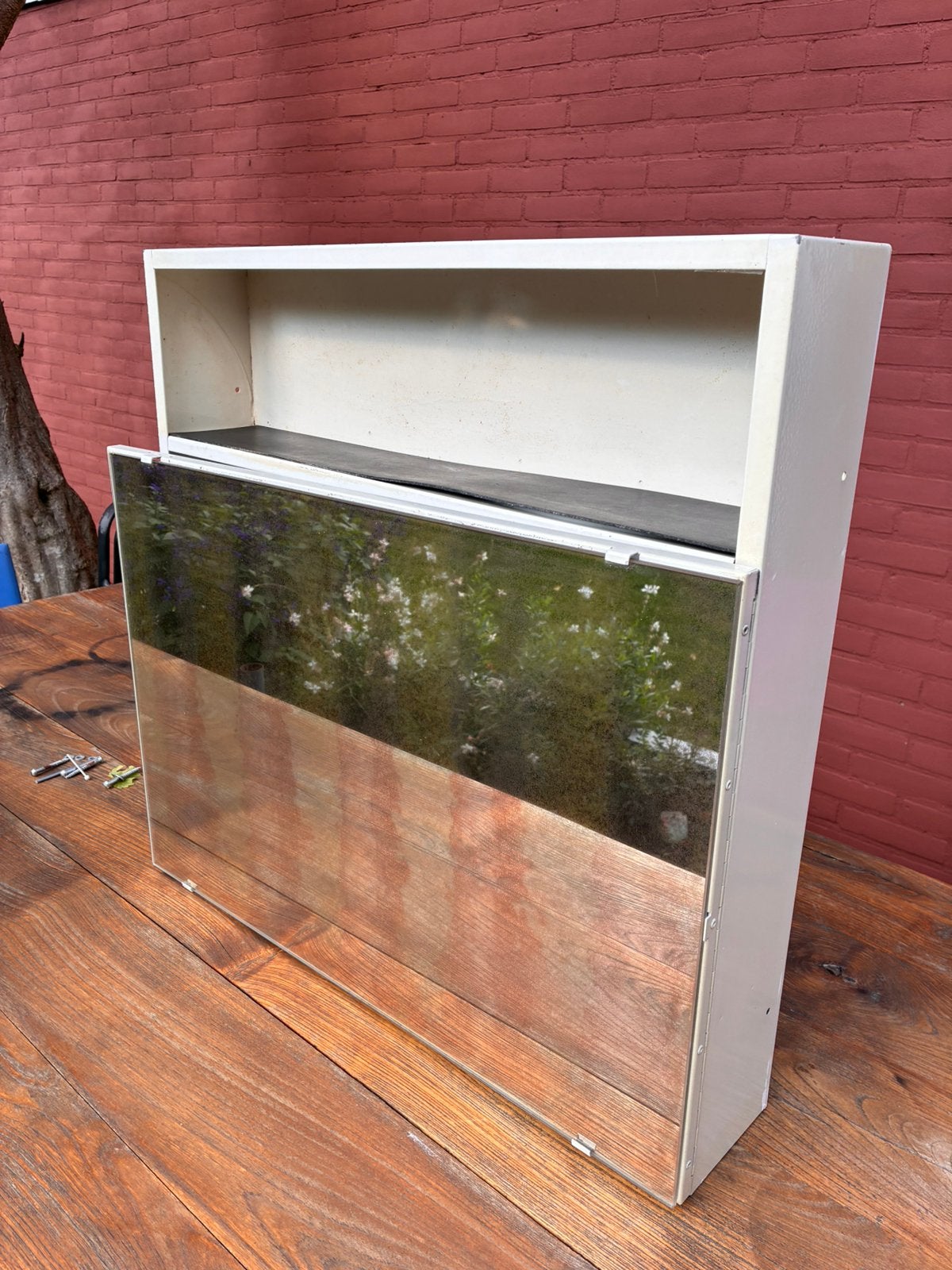 Vintage /retro metalen badkamerkastje met spiegel, Huis en Inrichting, Ophalen, Gebruikt, Overige typen, 50 tot 100 cm