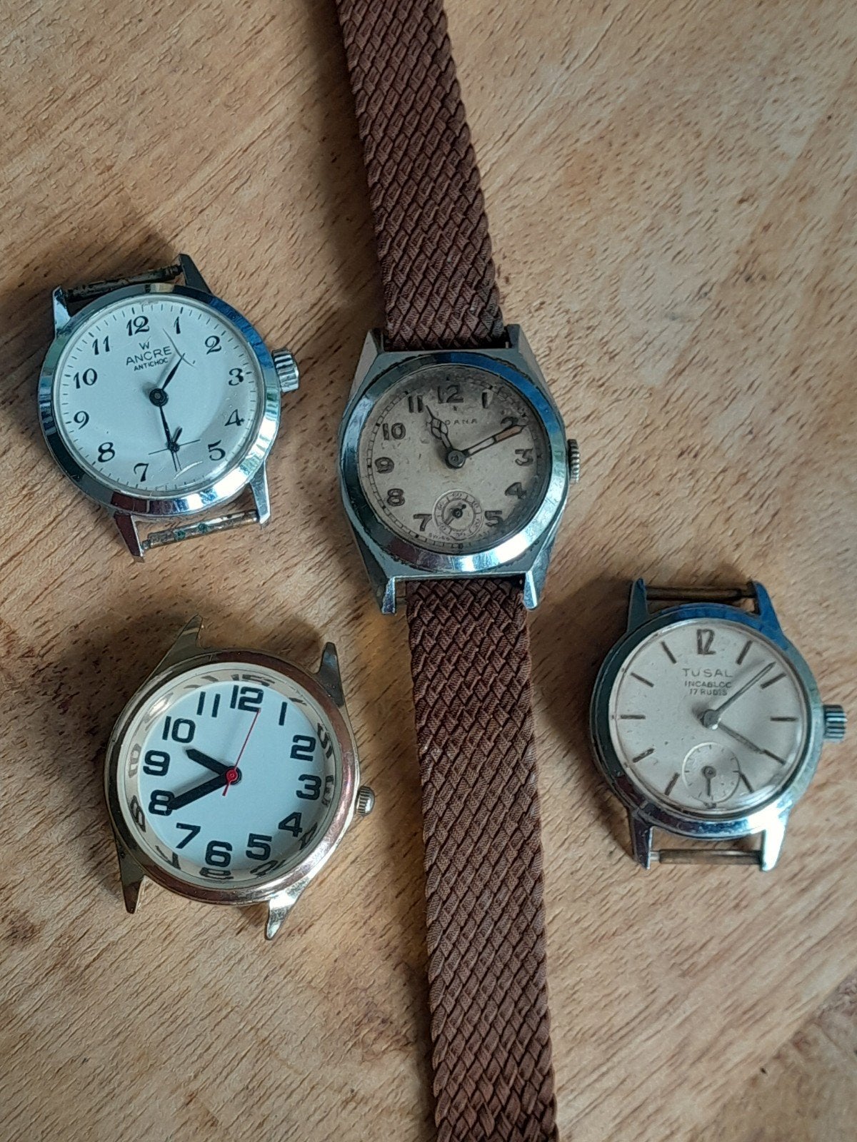 Vier vintage horloges Tusal Ancre Medena militair feld, Ophalen of Verzenden, Staal, Overige merken, 1960 of later