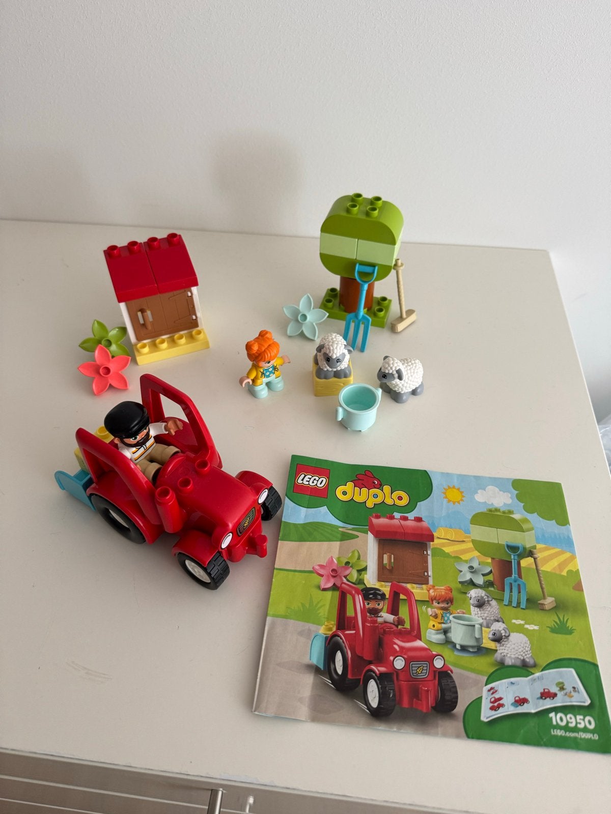 LEGO Duplo Landbouwtractor en dieren verzorgen (10950), Overige thema's, Ophalen of Verzenden, Zo goed als nieuw, Compleet