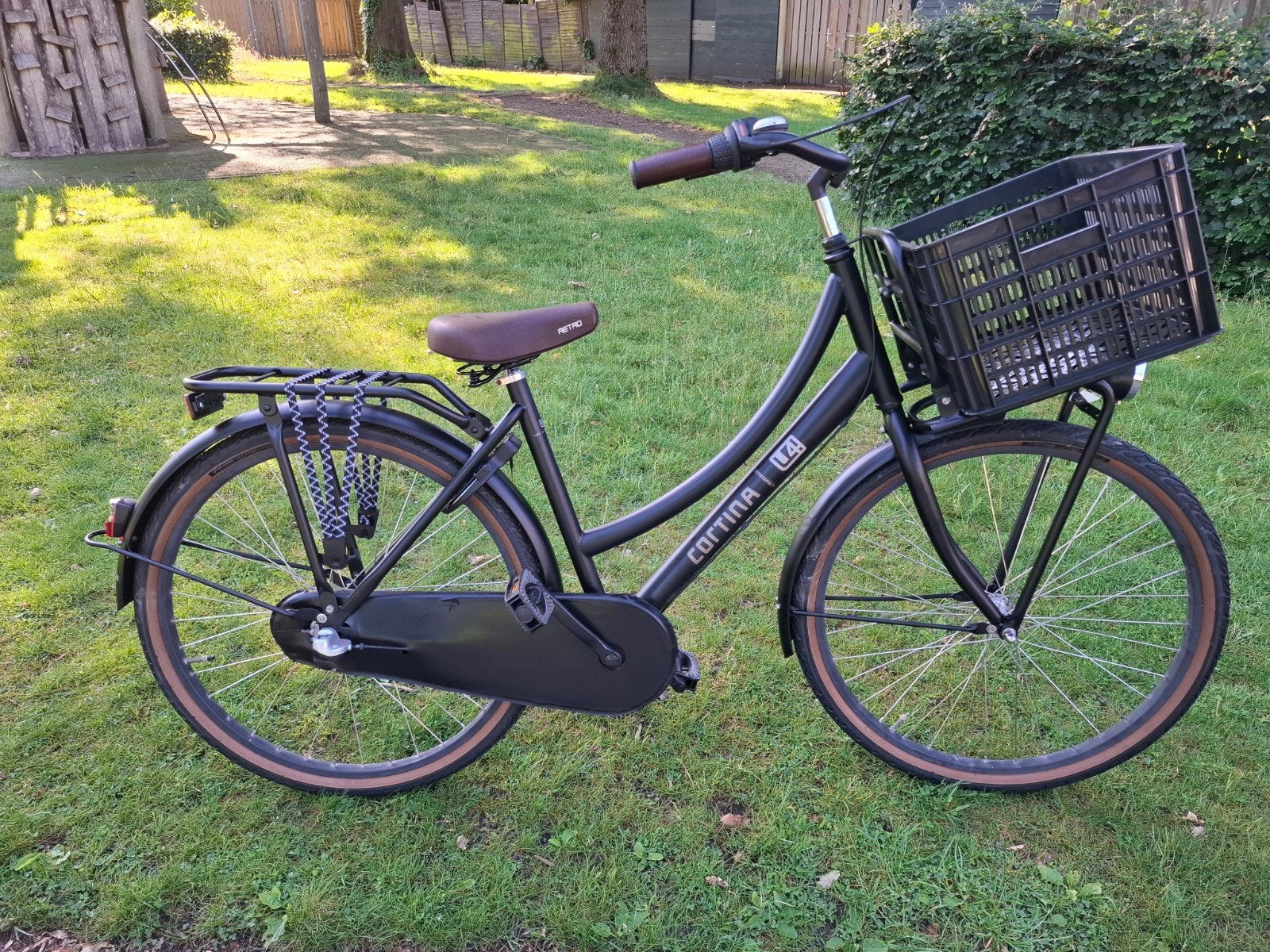 zwarte cortina U4 meisjesfiets 26INCH, 3 versnellingen, Fietsen en Brommers, Fietsen | Meisjes, Terugtraprem, Cortina U4 transportfiets