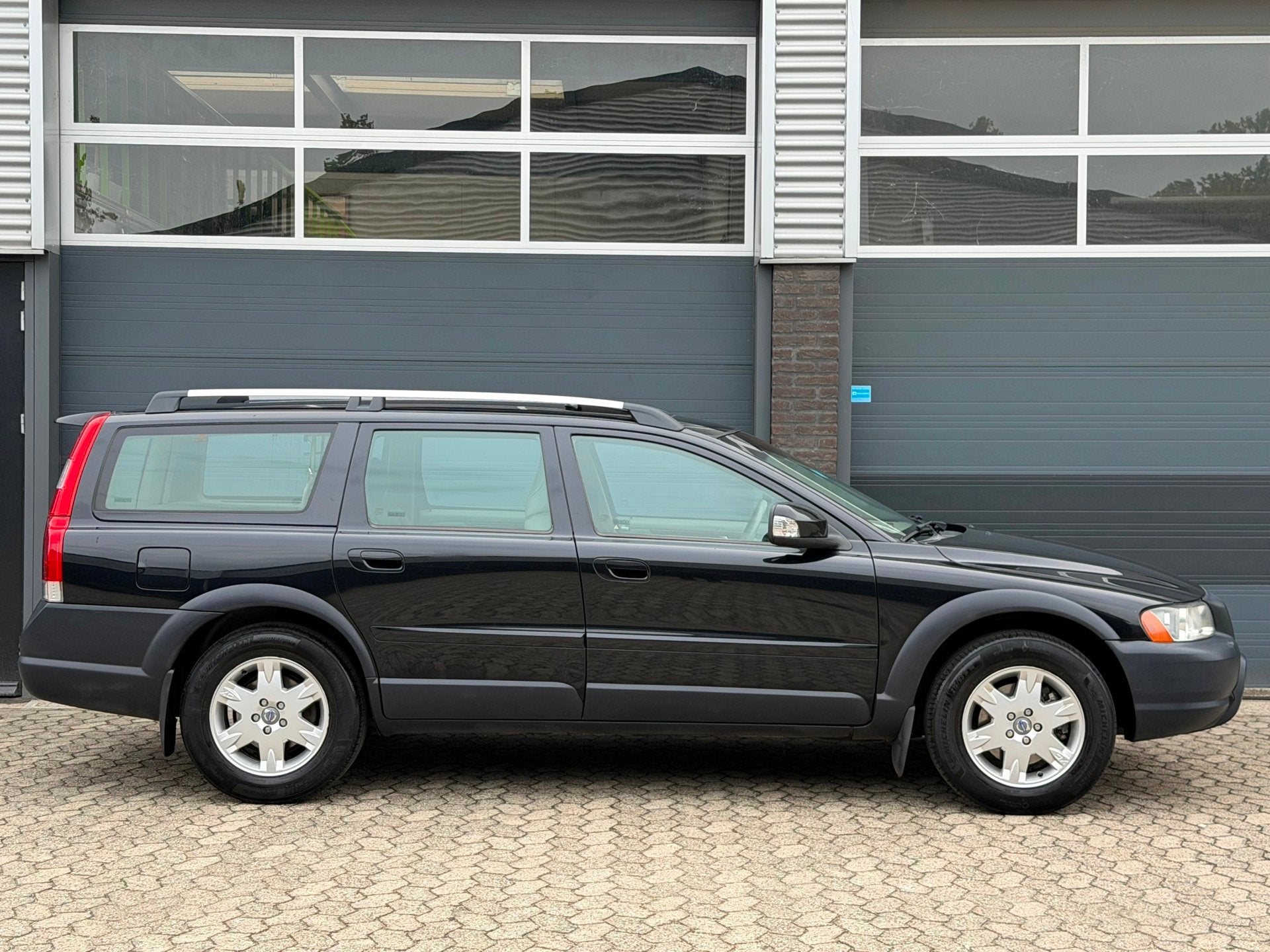 Volvo XC70 2.5 T Momentum CLIMA CRUISE SCHUIFDAK TREKHAAK PD, Automaat, XC70, Vierwielaandrijving, Stoelverwarming