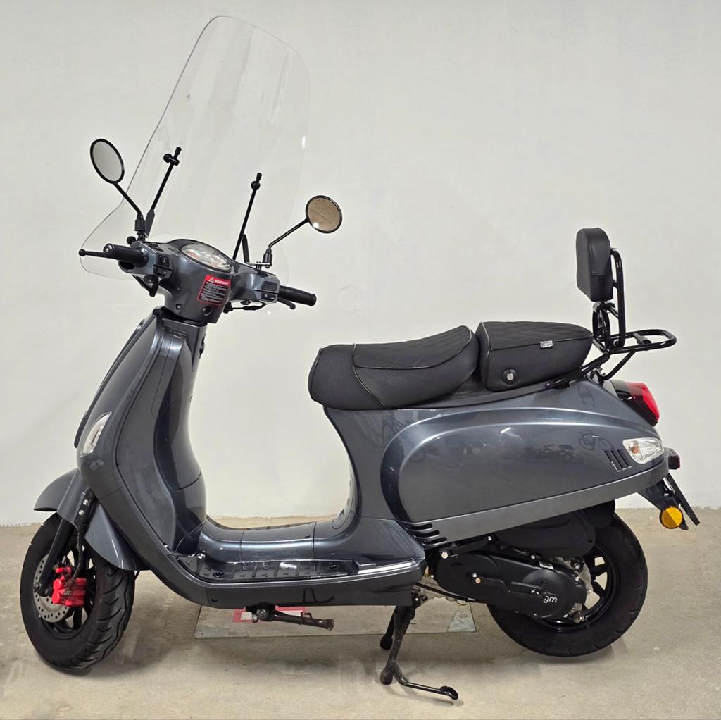 AGM VXs 25km Scooter - Porsche Grijs, Ophalen of Verzenden, Zo goed als nieuw, Overige merken