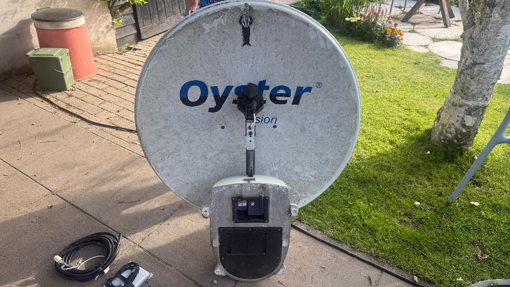 Schotelantenne Oyster voor caravan, Audio, Tv en Foto, Schotelantennes, Ophalen of Verzenden, Gebruikt, (Schotel)antenne, Overige merken