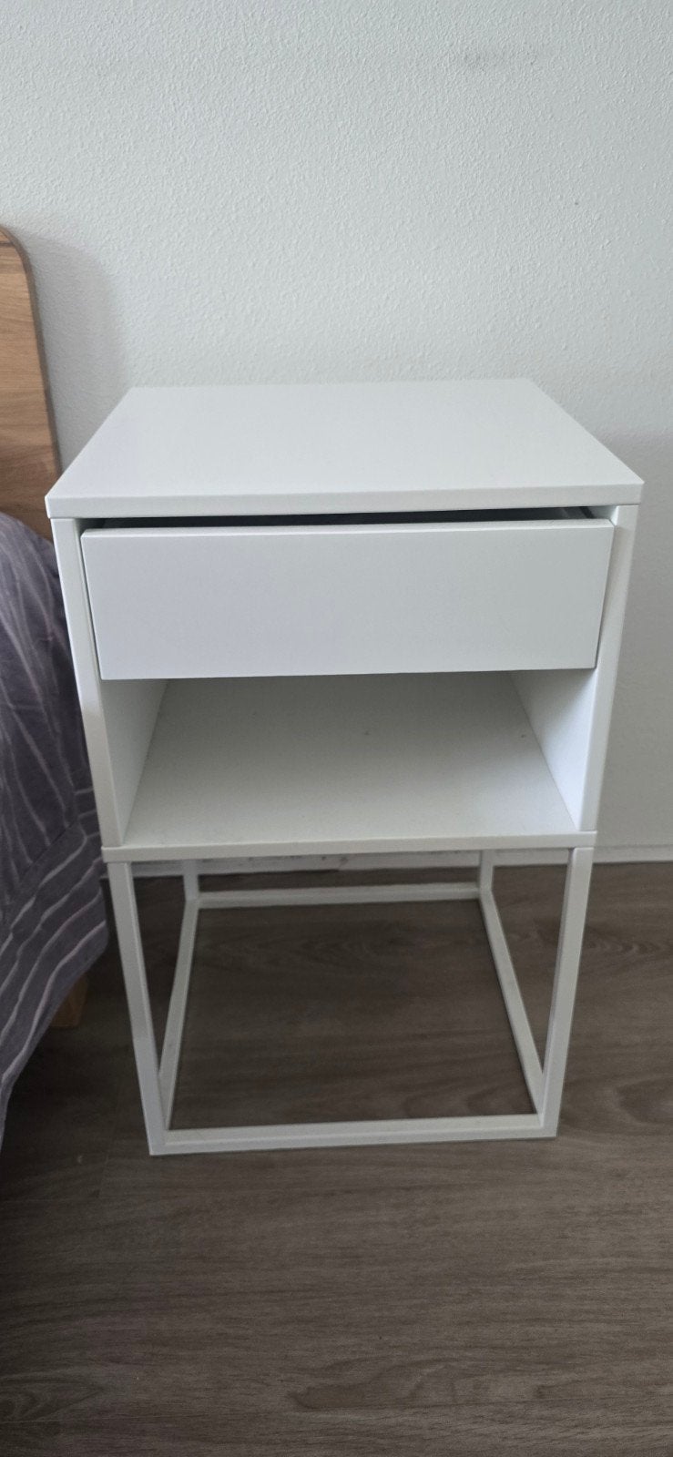 Ikea nachtkastje met lade en open vak, 45 tot 60 cm, Minder dan 55 cm, Gebruikt, Ophalen of Verzenden