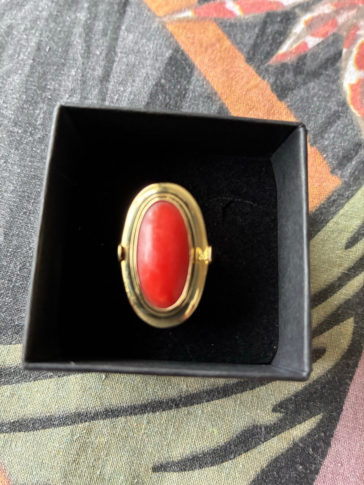 Geelgouden ring met bloedkoraal, maat 14.25 mm, Sieraden, Tassen en Uiterlijk, Ringen, Gebruikt, Ophalen of Verzenden, Kleiner dan 17