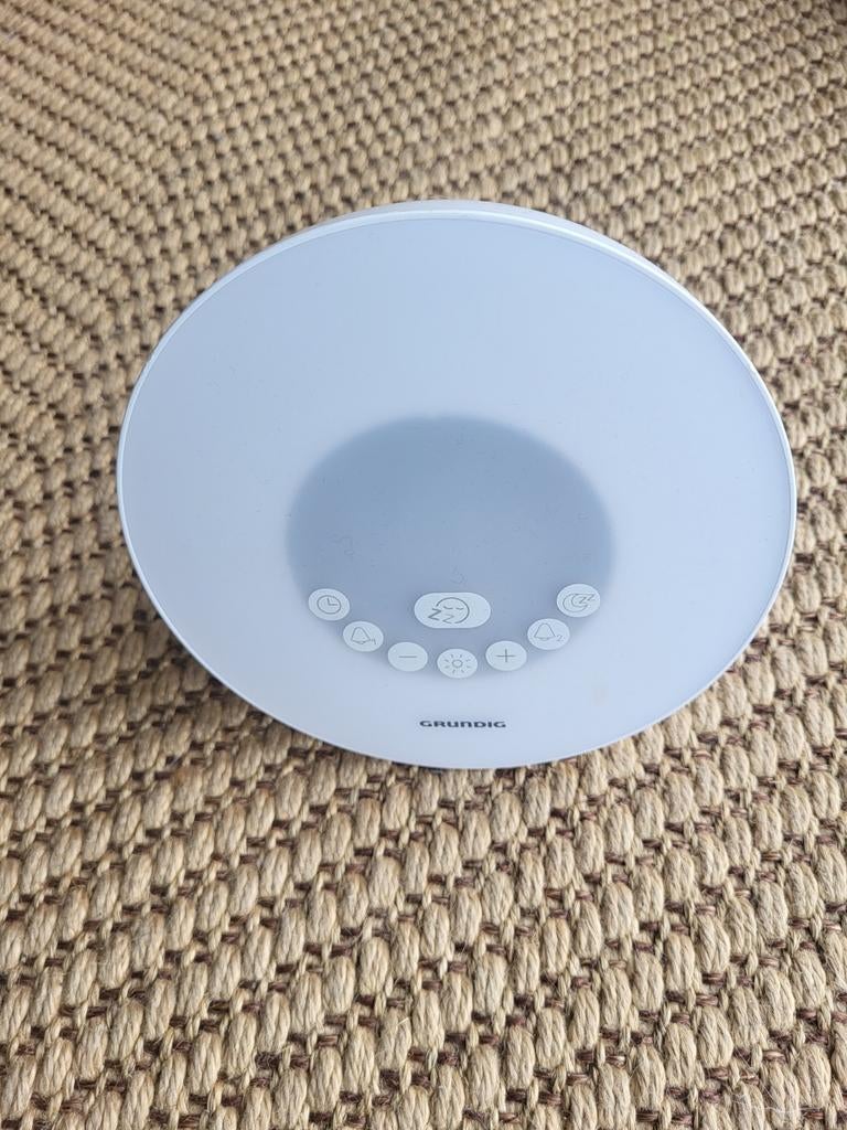 Grundig Wekker met Wake-up Light en Radio, Witgoed en Apparatuur, Wekkers, Ophalen of Verzenden, Zo goed als nieuw, Digitaal