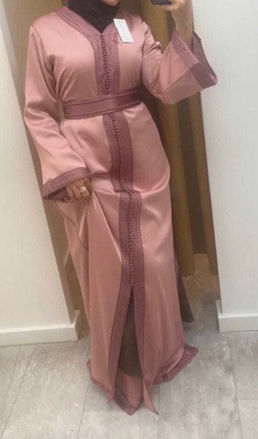 Prachtig oud roze kaftan met bijpassende riem maat 36 tot 42, Kleding | Dames, Overige typen, Onbekend., Ophalen of Verzenden