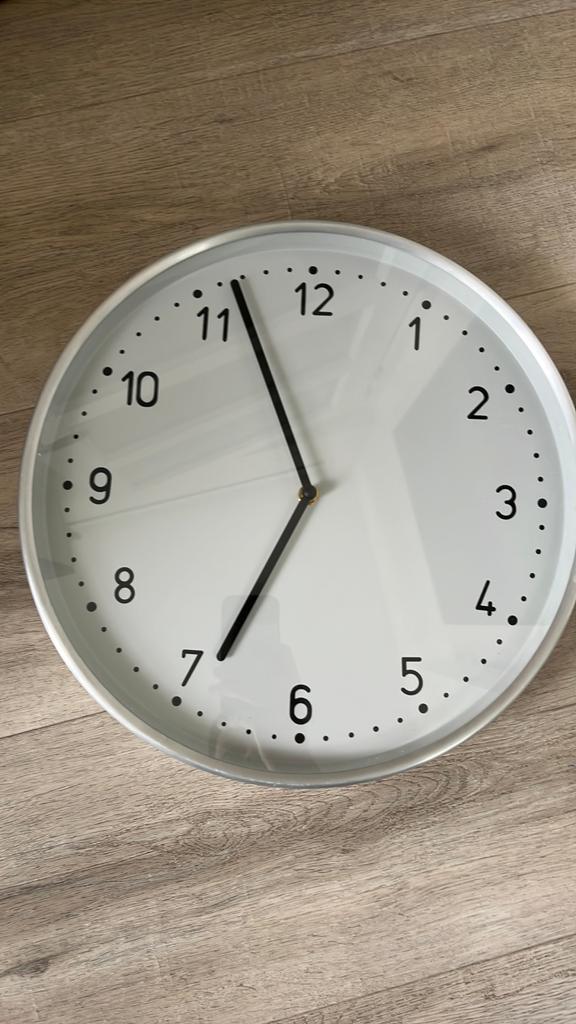 Klok, 38 cm, Huis en Inrichting, Ophalen of Verzenden, Gebruikt, Analoog, Wandklok