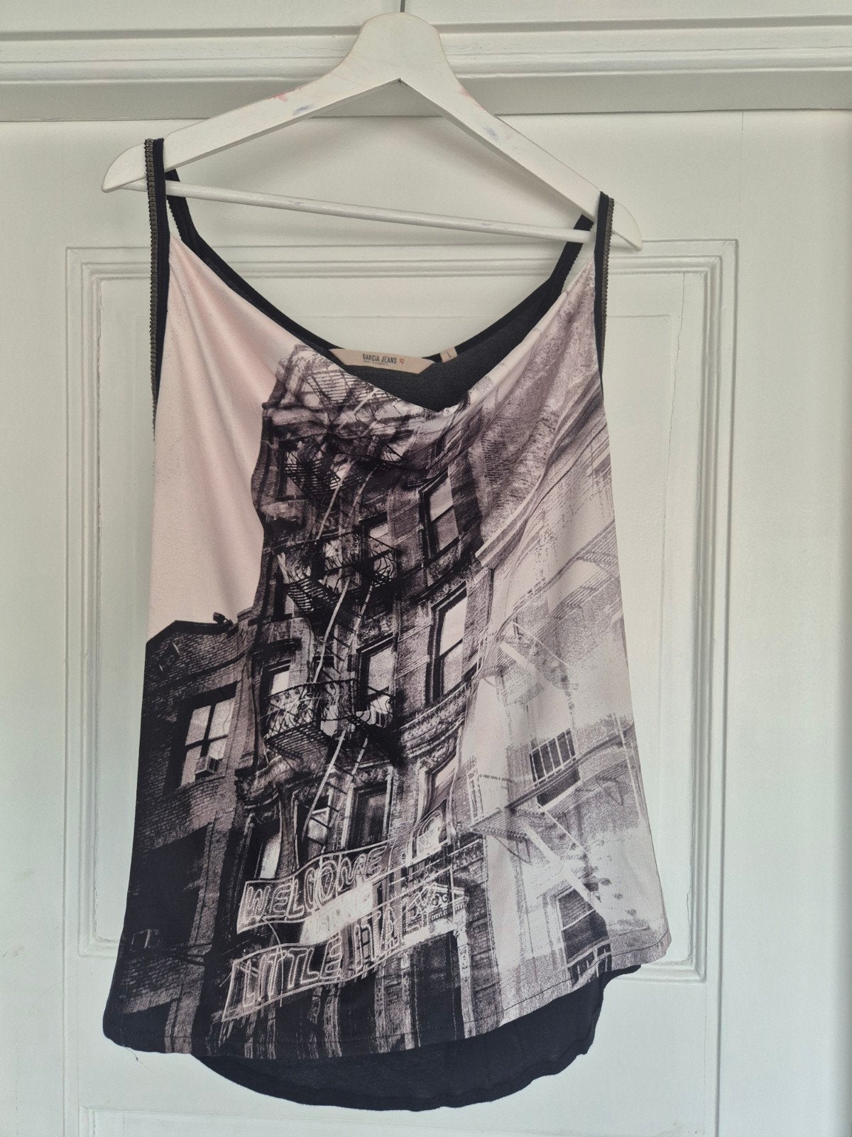Garcia Jeans Top met Stadsprint - Maat L, Kleding | Dames, Tops, Zwart, Maat 42/44 (L), Ophalen of Verzenden, Zo goed als nieuw