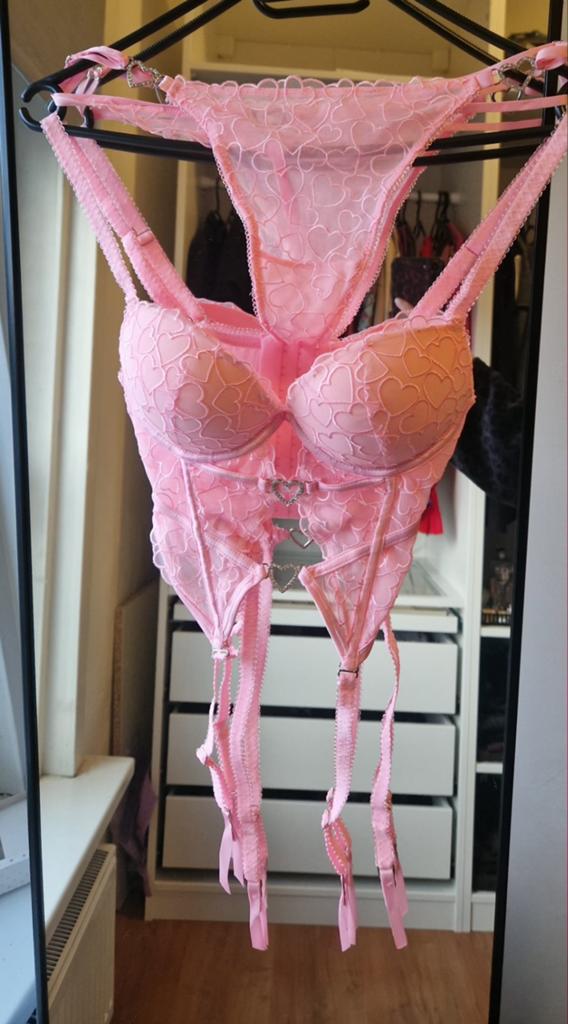 Roze Lingerie Setje met Hartjes BH, String & Jarretelgordel, Kleding | Dames, Ondergoed en Lingerie, New Yorker, Verzenden, Roze