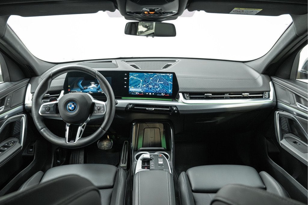 BMW iX2 xDrive30 High Executive M Sport / Sportstoelen / M A, Auto's, BMW, Automaat, Zwart, Met garantie (alle), 24 min