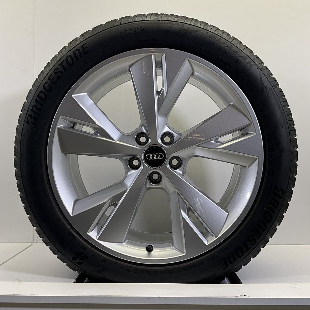18’’ DEMO AUDI Q4 ETRON SPORTBACK VELGEN WINTERBANDEN ORIG T, Auto-onderdelen, Gebruikt, -, -, Banden en Velgen