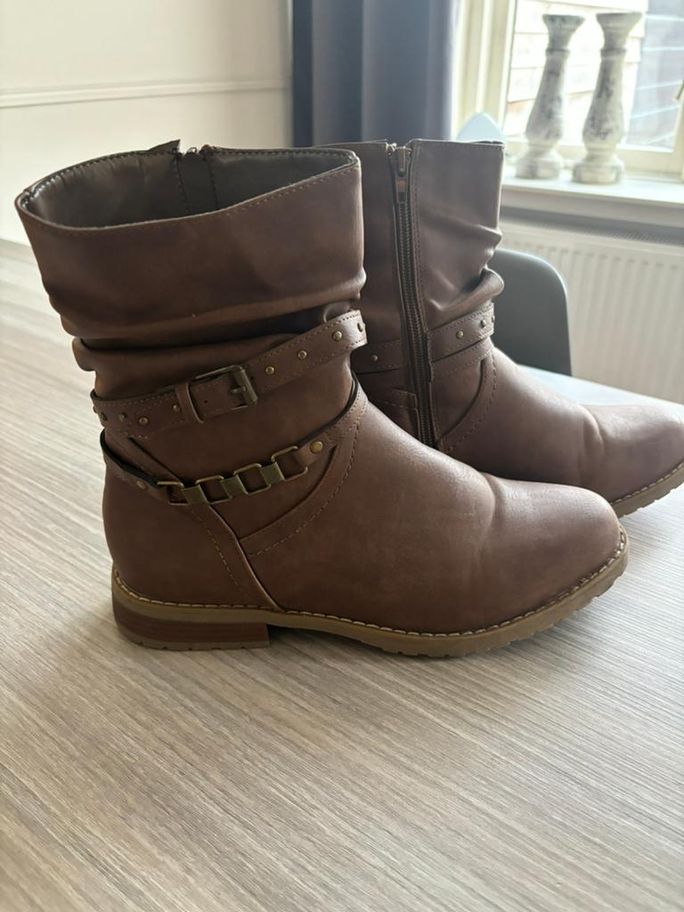 Leuke bruine laarsjes maat 41, Kleding | Dames, Schoenen, Ophalen of Verzenden, Zo goed als nieuw, Bruin
