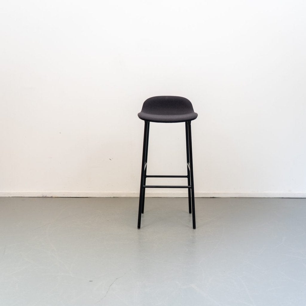 Normann Copenhagen Form Kruk Zwart Stof - Metaal, Niet ingevuld, Nieuw, Niet ingevuld, Niet ingevuld