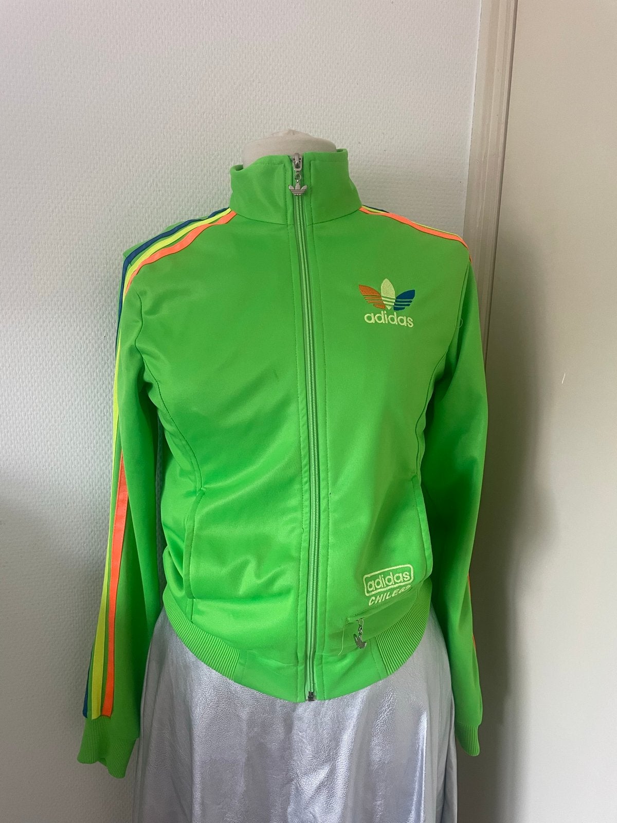 Adidas Chile 62 Stijl Neon Sportjas Regenboog XS/S, Overige typen, Ophalen of Verzenden, Zo goed als nieuw, Maat 34 (XS) of kleiner