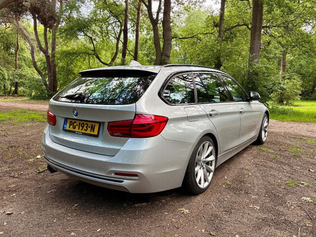 BMW 3-Serie 320d Efficientdynamics Aut 2017 Panoramadak, Auto's, BMW, Automaat, 745 kg, Achterwielaandrijving, Zwart