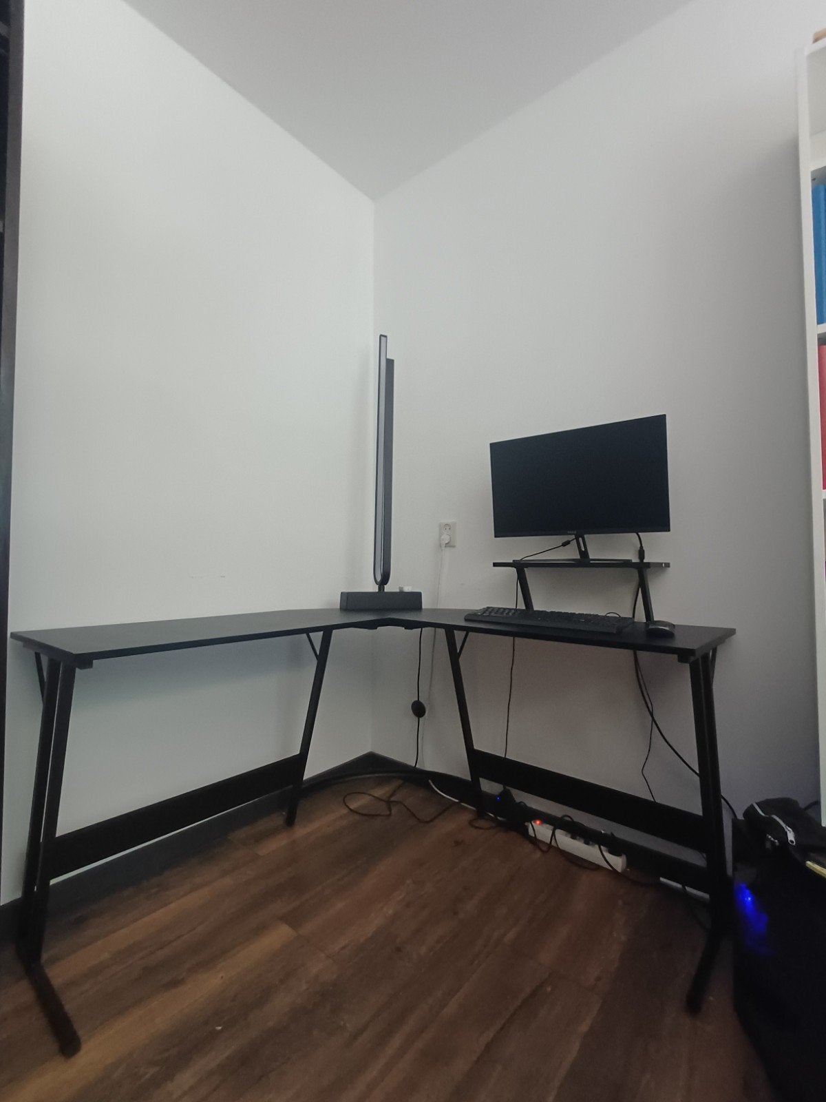 Zwart Hoekbureau - Modern en Ruim Werkplek, Huis en Inrichting, Bureaus, Ophalen, Metaal, Zo goed als nieuw, Overige merken