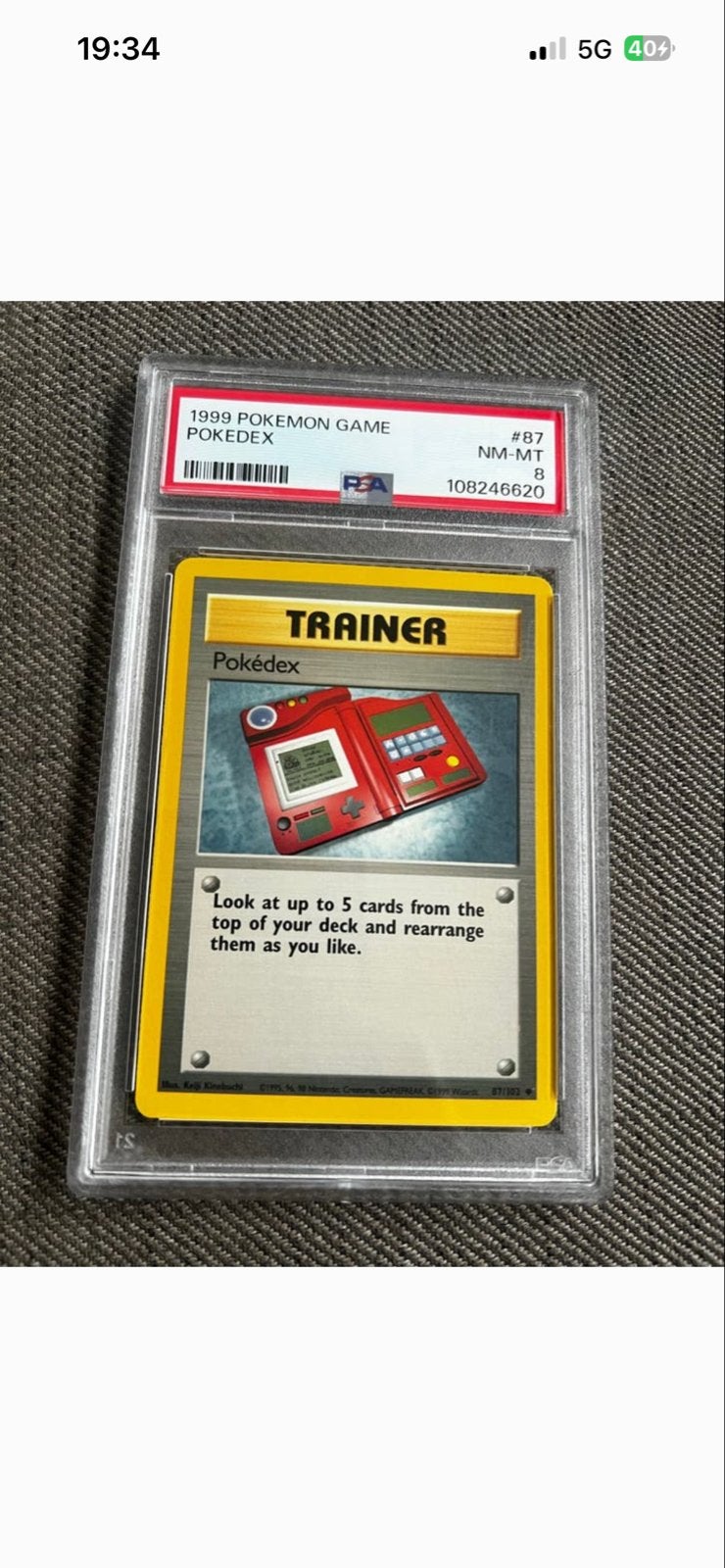 Pokémon Pokedex Trainer Kaart 1999 PSA 8 NM-Mint, Ophalen of Verzenden, Zo goed als nieuw, Losse kaart
