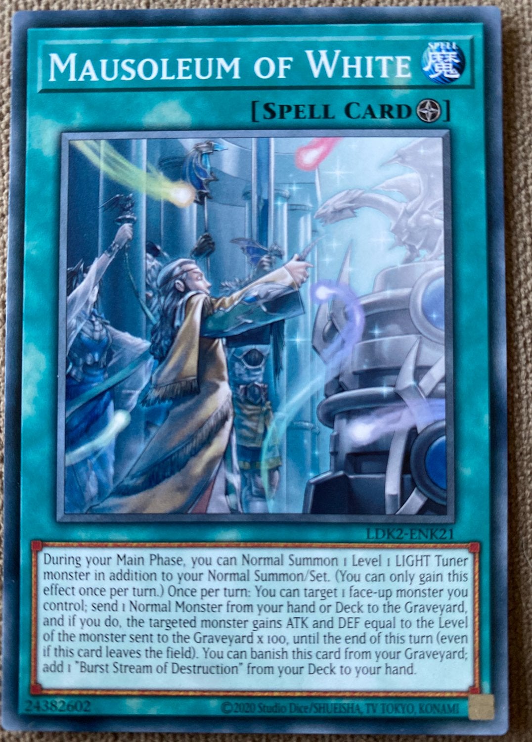 Yu-Gi-Oh!  Mausoleum of White Legendary Print !, Ophalen of Verzenden, Zo goed als nieuw, Losse kaart