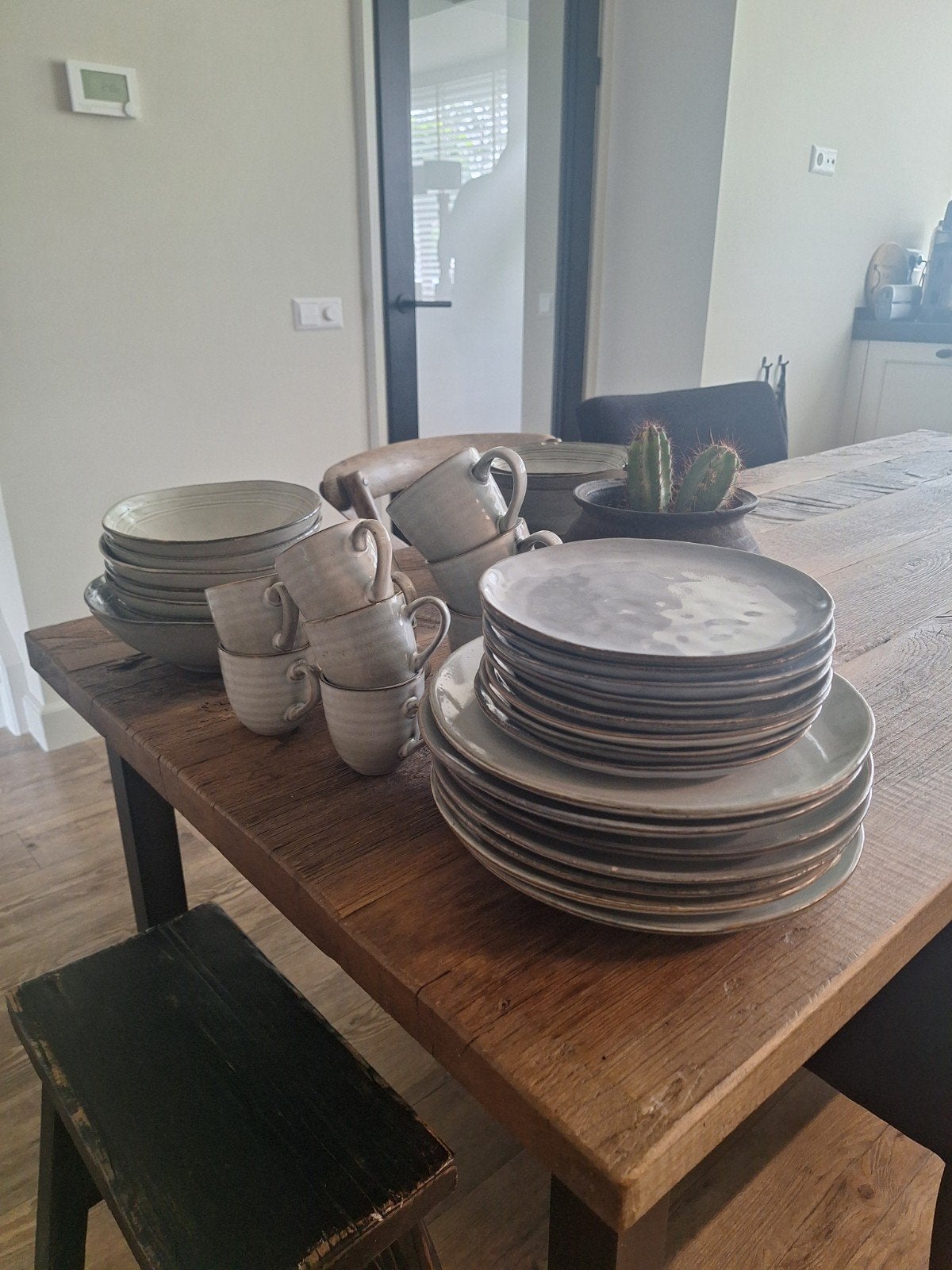 Uitgebreid aardewerk serviesgoed set van Intratuin, Huis en Inrichting, Keuken | Servies, Ophalen of Verzenden, Aardewerk, Overige stijlen