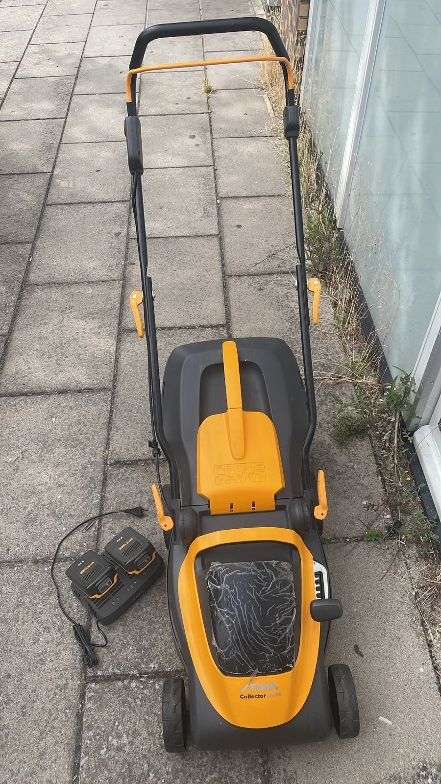 Stiga Collector 132 AE Accu Grasmaaier met 2 Accu's, Cirkelmaaier, Gebruikt, Stiga, Accu-grasmaaier