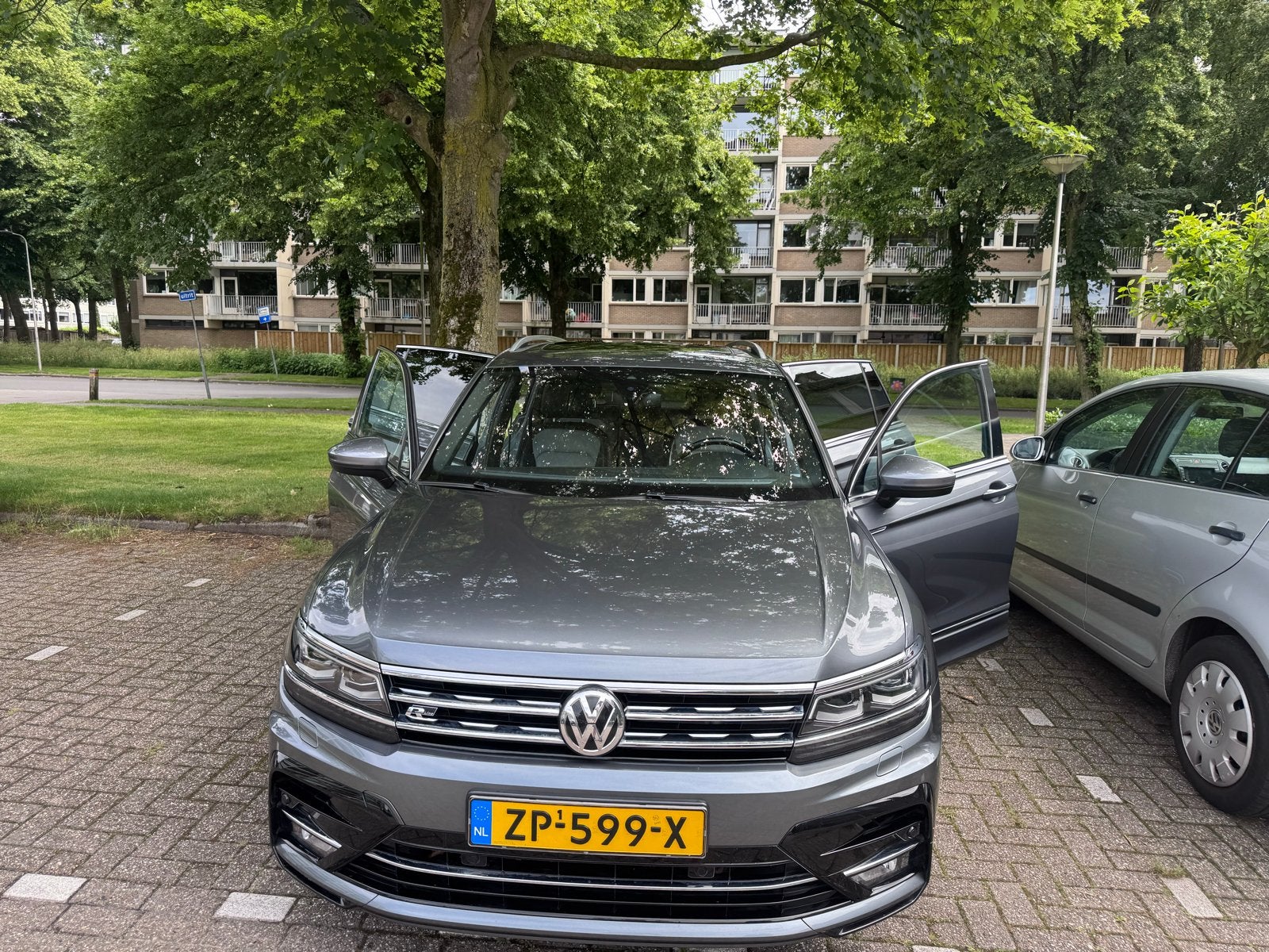 VolkswagenTiguan Allspace 1.5 (150)PK R line7-DSG 2019 Grijs, 1498 cc, 150 pk, Origineel Nederlands, Grijs