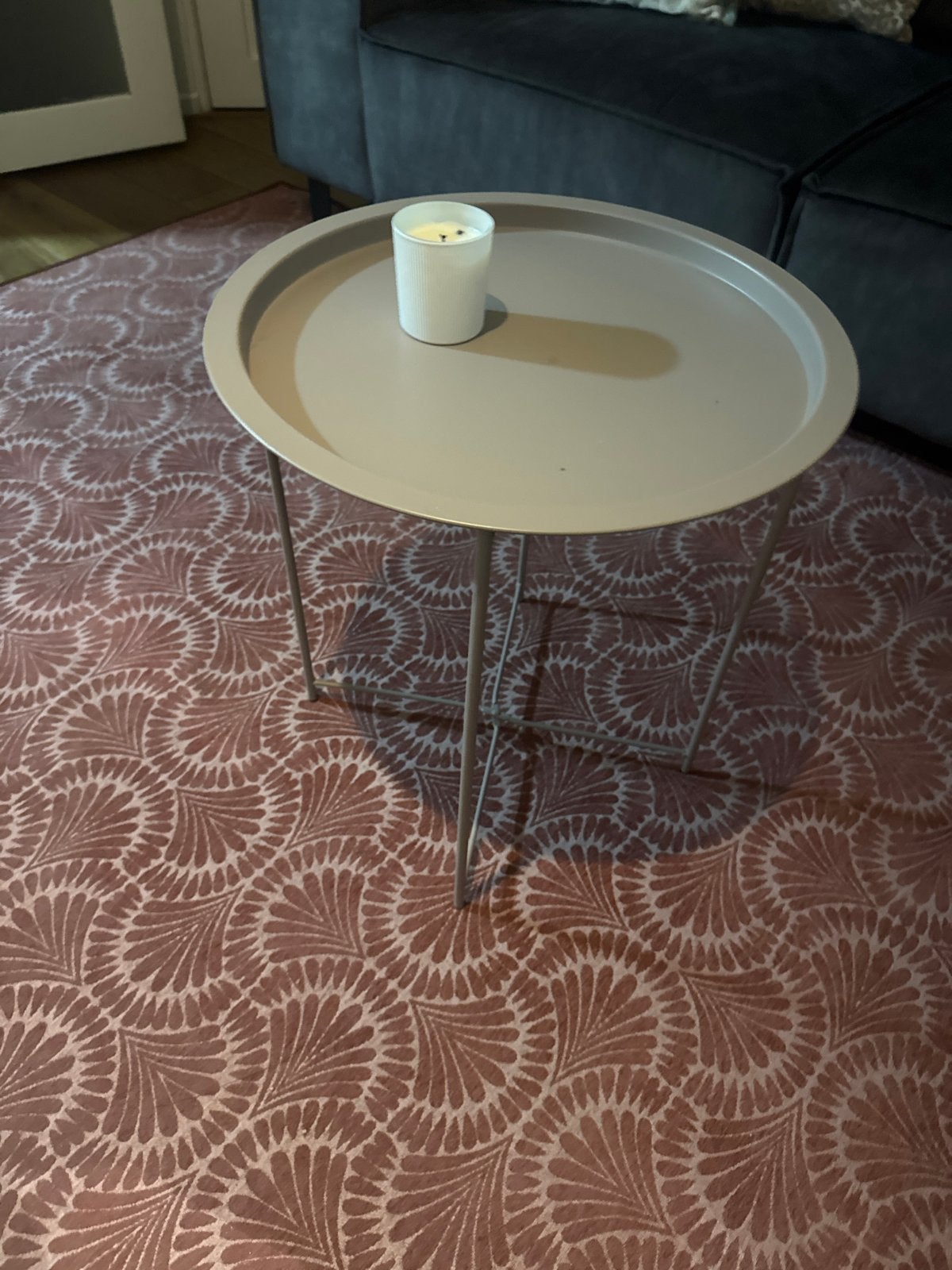 Beige Bijzettafel - Stijlvol en Compact, Ophalen, Minder dan 45 cm, Metaal of Aluminium, Rond