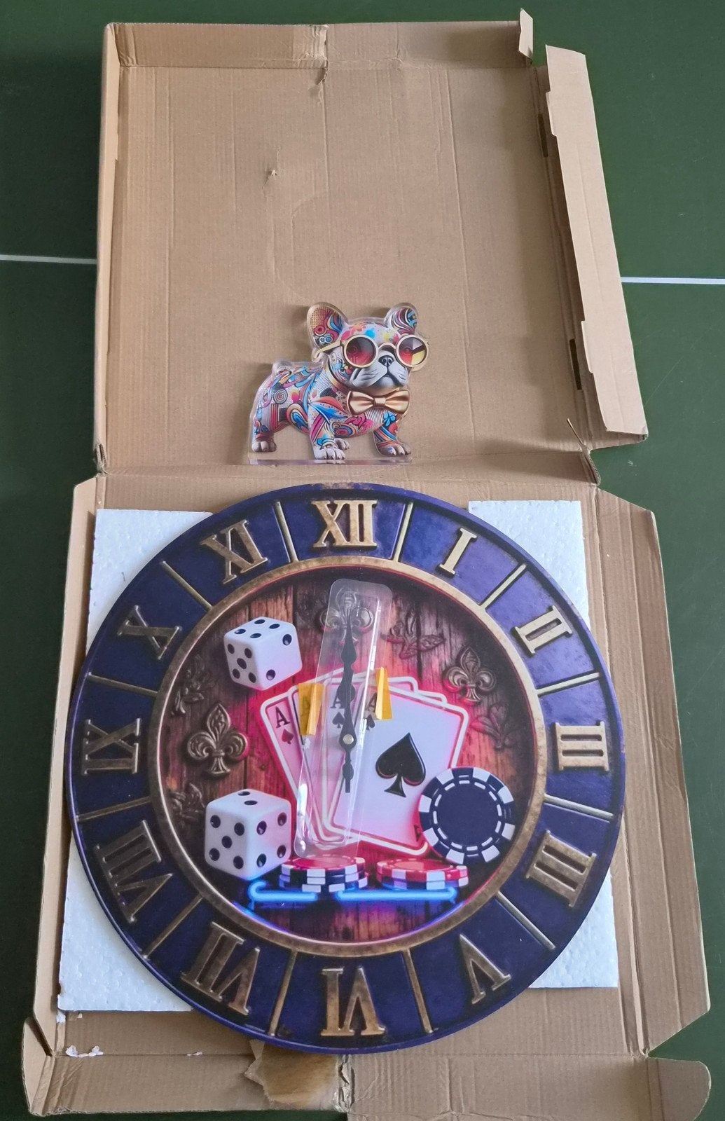 Wandklok met casino/poker thema - Nieuw in doos, Ophalen of Verzenden, Nieuw, Analoog, Wandklok