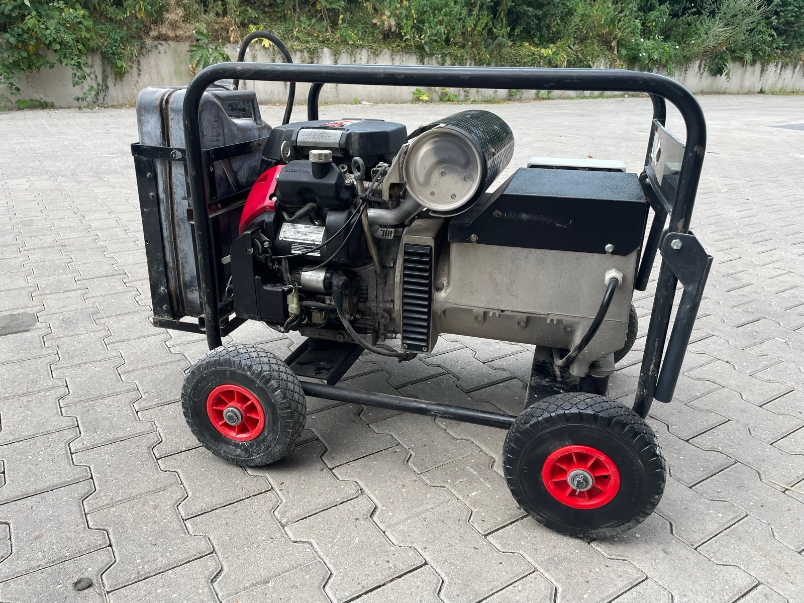 Aggregaat Europower EP13500TE 230V/400V, Ophalen, Zo goed als nieuw, Benzinemotor, 1800 rpm of meer