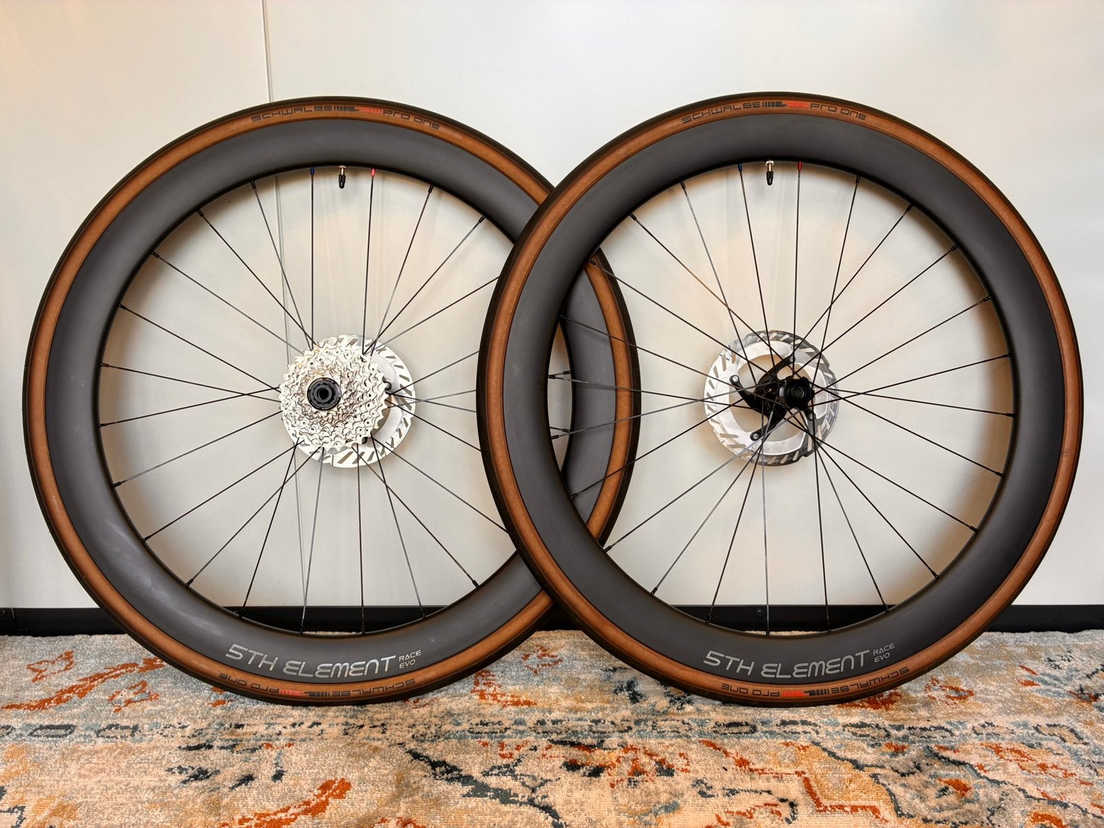 Carbon race wielset 50mm hoog incl cassette en schijven, Fietsen en Brommers, Fietsonderdelen, Wiel, Ophalen of Verzenden, Zo goed als nieuw