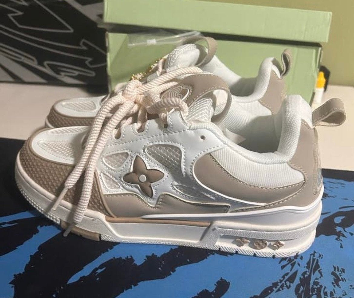 LV Skate Beige Sneakers Maat 41, Ophalen of Verzenden, Zo goed als nieuw, Overige kleuren, Sneakers of Gympen